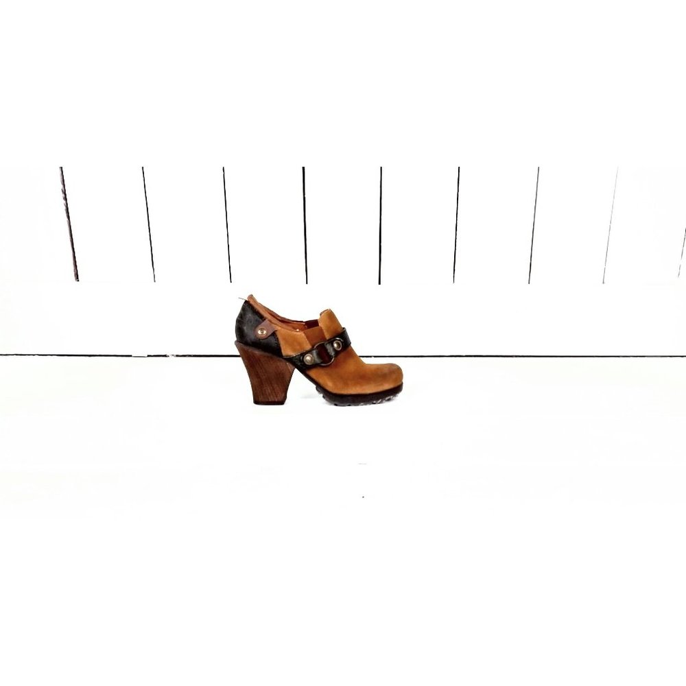 London Underground chunky wooden suede leather clog shoe